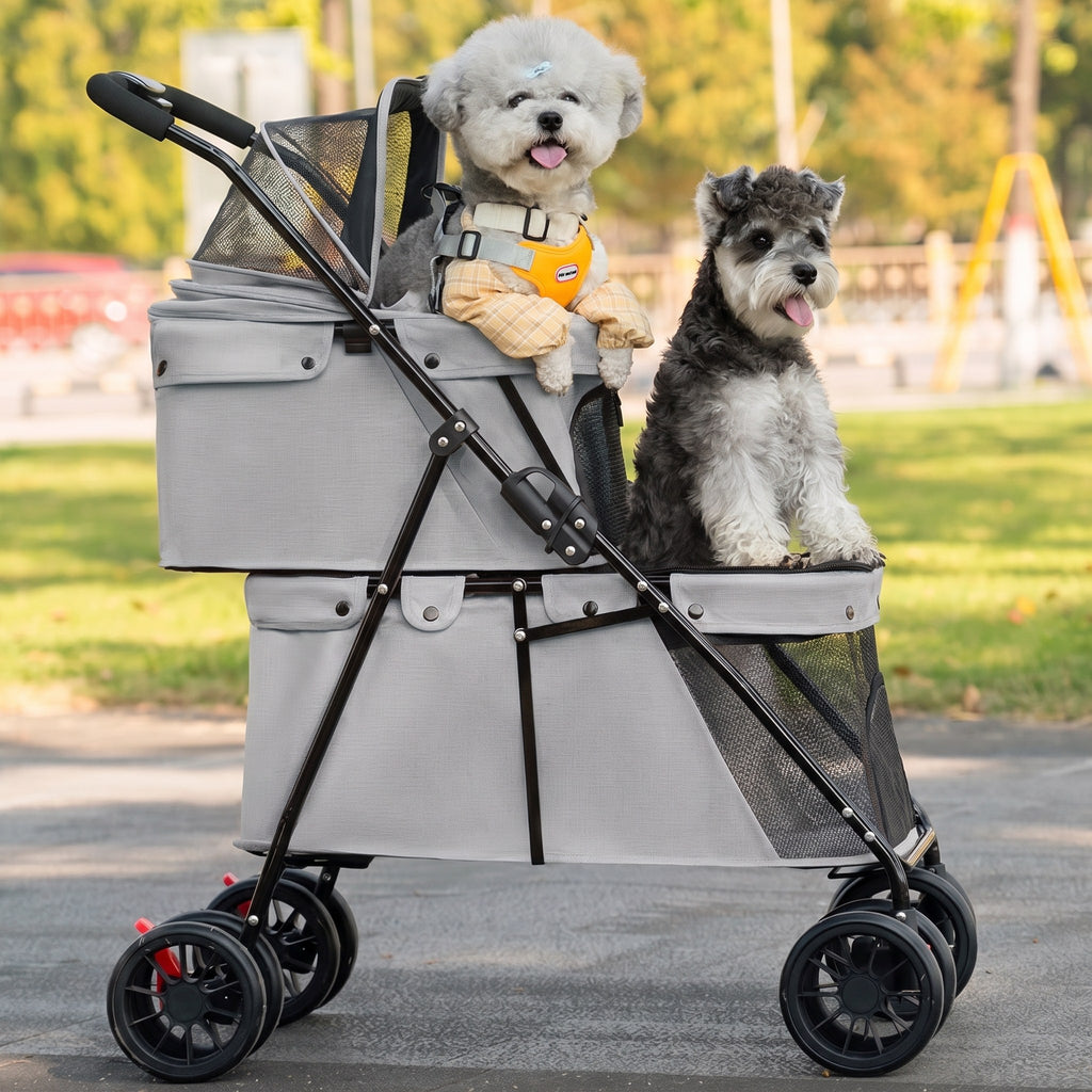 Deux petits chiens côte à côte dans la poussette double étage grise (illustration)
